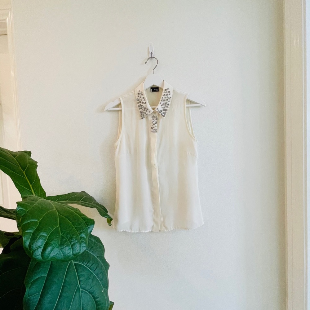 Sparkle & Fade White Cubic Sleeveless Blouse
